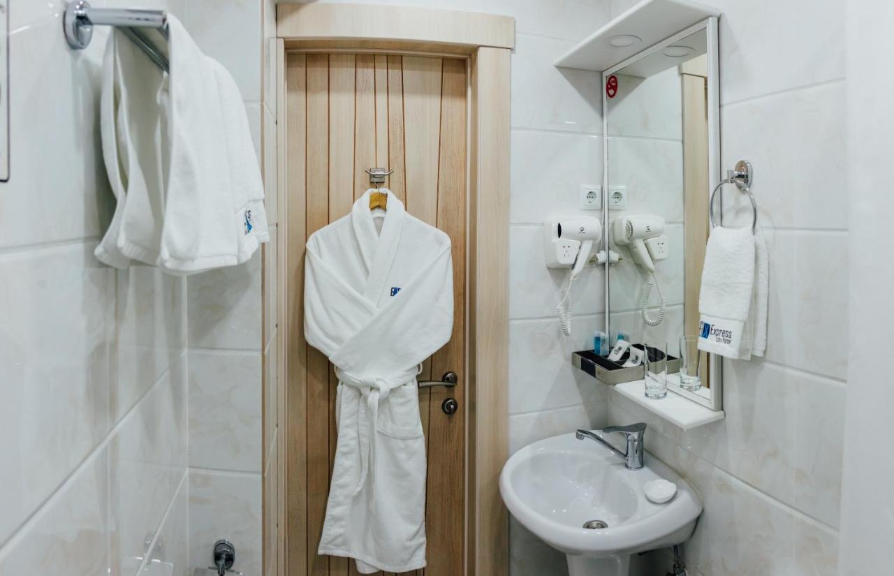 Express City Hotel Simkent Buitenkant foto